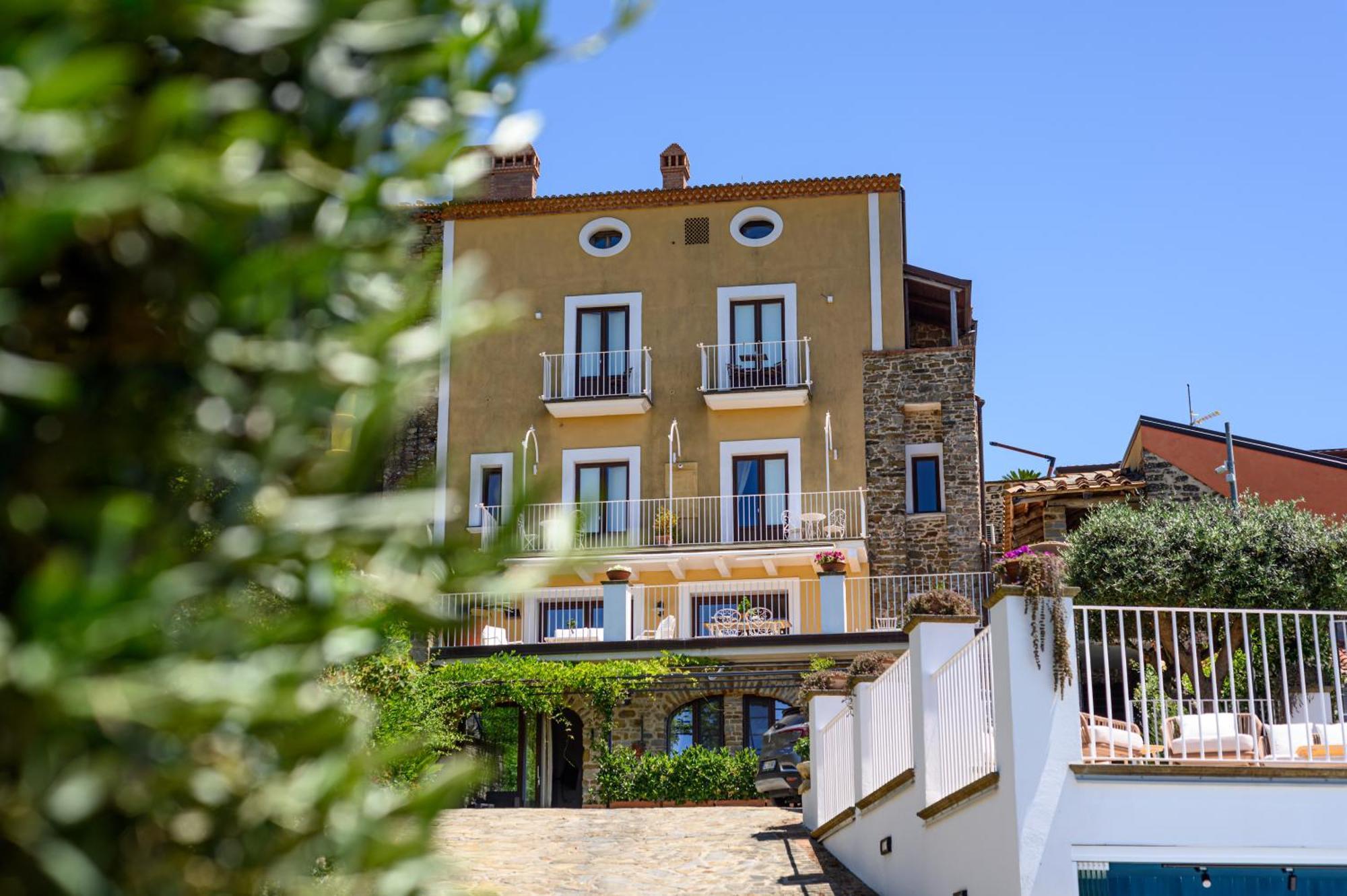 Отель Palazzo Gargano Prignano Cilento Экстерьер фото